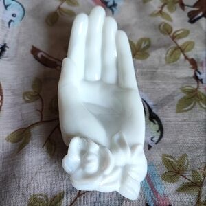 Avon? White Milk Glass Open Single Hand Fingers Trinket Soap Dish Floral Leaves